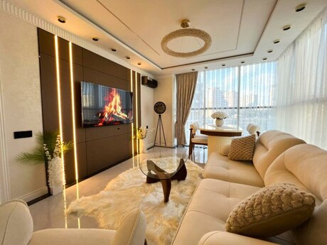 3-комн. новостройка - м. 28 мая - 100 м²
