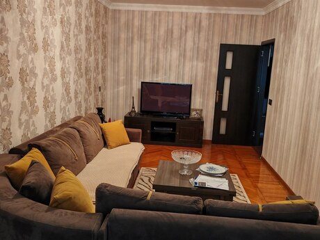 Satlr 3 otaql khn tikili 67.4 m, Hzi Aslanov m.