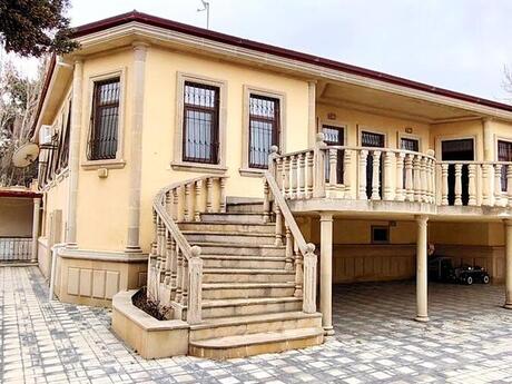 4 otaqlı həyət evi/bağ evi - Novxanı q. - 200 m²