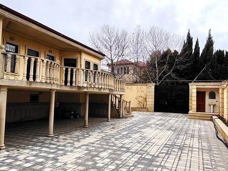 4 otaqlı həyət evi/bağ evi - Novxanı q. - 200 m²