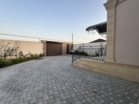 6 otaqlı həyət evi/bağ evi - Zirə q. - 210 m²
