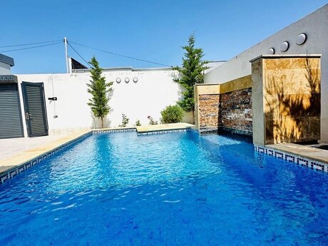 4 otaqlı həyət evi/bağ evi - Mərdəkan q. - 220 m²