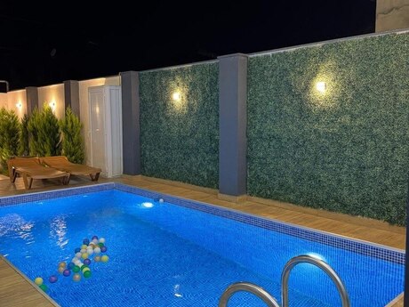 4 otaqlı həyət evi/bağ evi - Mərdəkan q. - 240 m²