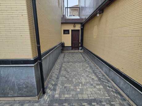 6 otaqlı həyət evi/bağ evi - Gənclik m. - 300 m²
