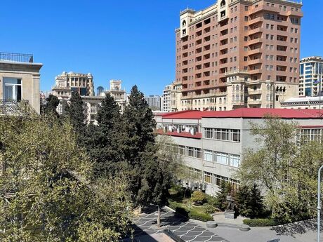 3 otaqlı köhnə tikili - Sahil m. - 117 m²