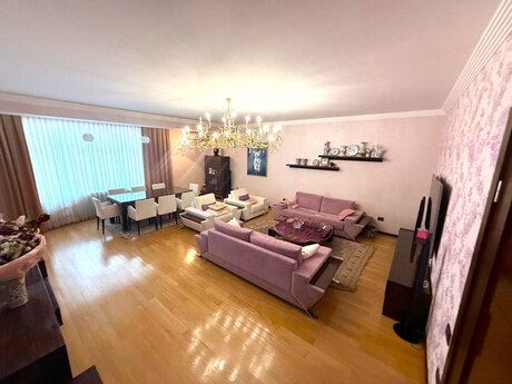 4 otaqlı yeni tikili - 28 May m. - 210 m²