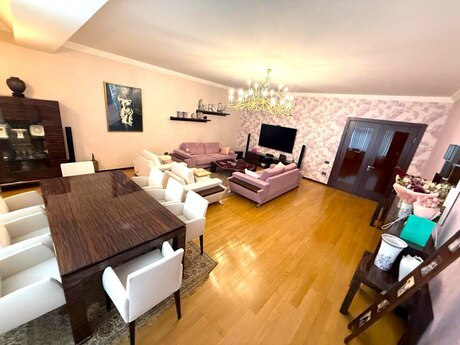 4 otaqlı yeni tikili - 28 May m. - 210 m²