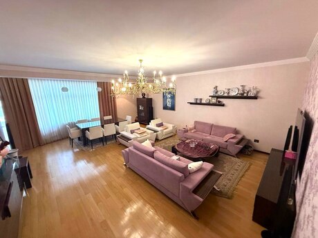4 otaqlı yeni tikili - 28 May m. - 210 m²