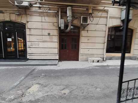 3 otaqlı köhnə tikili - 28 May m. - 67.7 m²