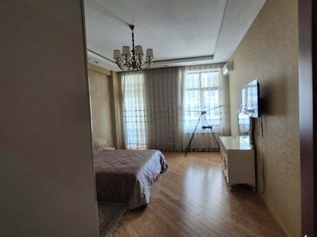 4 otaqlı mənzil, 198 m², Sahil: 700 000 ₼ 5