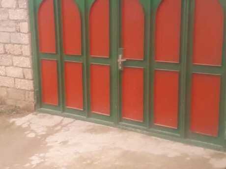 Satılır 3 otaqlı həyət evi/bağ evi 1 m², Zabrat q.