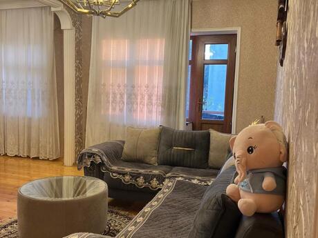 5 otaqlı köhnə tikili - Azadlıq Prospekti m. - 130 m²