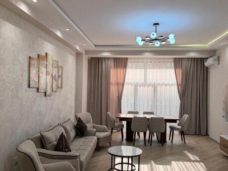 Kirayə 2 otaqlı mənzil, 100 m², 28 May: 1 100 ₼/ay 2