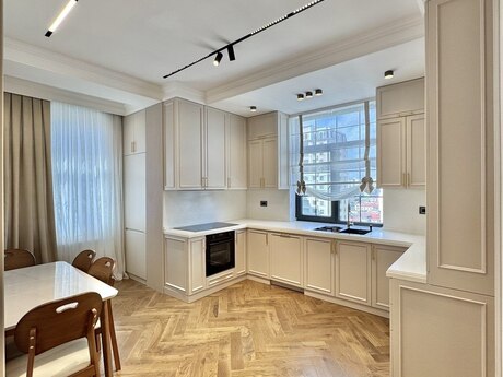 4 otaqlı yeni tikili - Elmlər Akademiyası m. - 166 m²