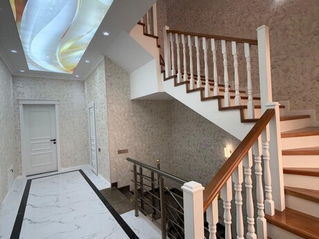 6 otaqlı həyət evi/bağ evi - Qaraçuxur q. - 280 m²