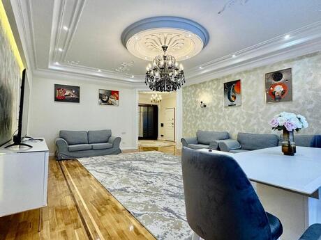Satılır 4 otaqlı yeni tikili 224 m², Sahil m.