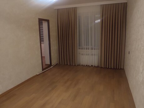 Satlr 6 otaql khn tikili 60 m, Hzi Aslanov q.