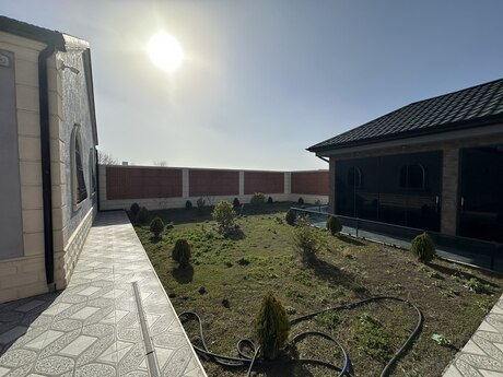6 otaqlı həyət evi/bağ evi - Novxanı q. - 120 m²