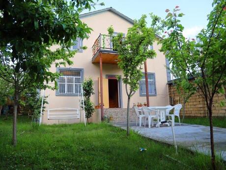 Satılır 8 otaqlı həyət evi/bağ evi 200 m², Qəbələ