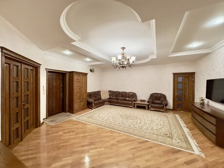 3-room apartment, 150 m², İnşaatçılar: 380 000 ₼ 2