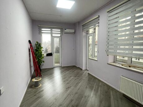 9 otaqlı ofis - İnşaatçılar m. - 222 m²