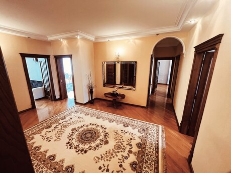 5 otaqlı yeni tikili - 28 May m. - 200 m²