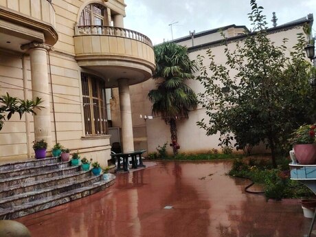 12 otaqlı həyət evi/bağ evi - Nəsimi m. - 1200 m²