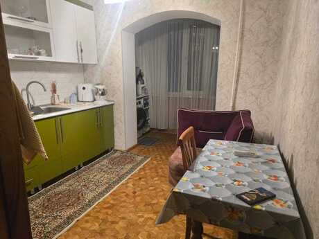 3 otaqlı köhnə tikili - 8 Noyabr m. - 82 m²