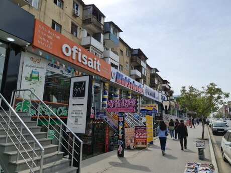 Obyekt - İnşaatçılar m. - 124 m²