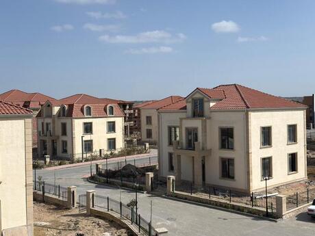 House with Garden, Villa For Sale