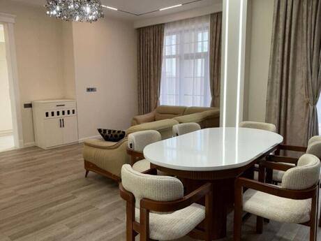 5 otaqlı həyət evi/bağ evi - Novxanı q. - 250 m²