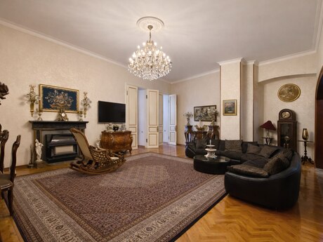 3 otaqlı köhnə tikili - İçəri Şəhər m. - 150 m²
