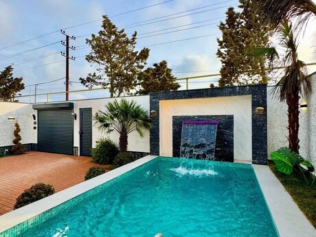 4 otaqlı həyət evi/bağ evi - Şüvəlan q. - 250 m²