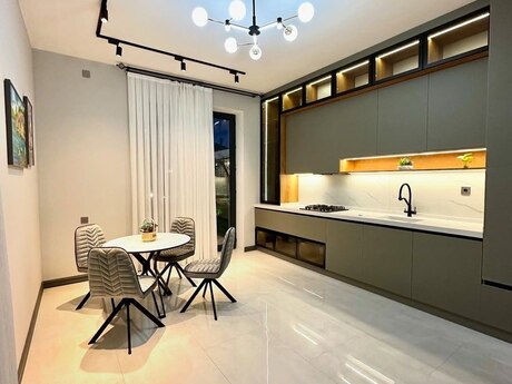 5 otaqlı həyət evi/bağ evi - Mərdəkan q. - 400 m²