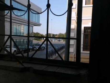 Elan №5963112 - Bakı, Bayıl q., 5 otaqlı, 200 m², 1/2 mərtəbə