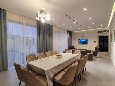4 otaqlı həyət evi/bağ evi - Mərdəkan q. - 300 m²