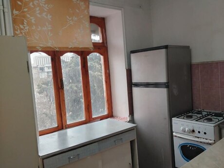 2 otaqlı köhnə tikili - Elmlər Akademiyası m. - 55 m²