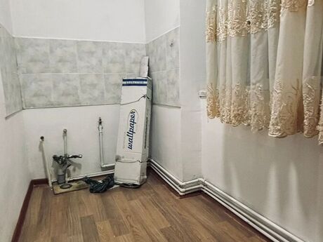 2 otaqlı köhnə tikili - Qaraçuxur q. - 42 m²