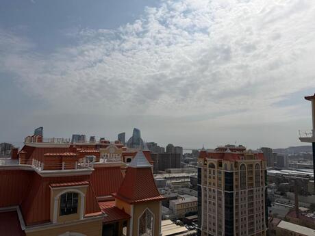 6 otaqlı yeni tikili - 28 May m. - 376 m²