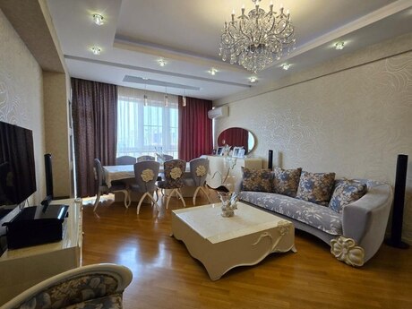 4 otaqlı yeni tikili - 8 Noyabr m. - 211 m²