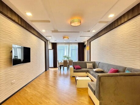Elan №5963923 - Bakı, Gənclik m., 3 otaqlı, 158 m², 17/18 mərtəbə