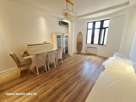 3 otaqlı yeni tikili - Bakıxanov q. - 130 m²