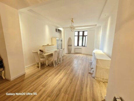 Elan №5964017 - Bakı, Bakıxanov q., 3 otaqlı, 130 m², 3/8 mərtəbə