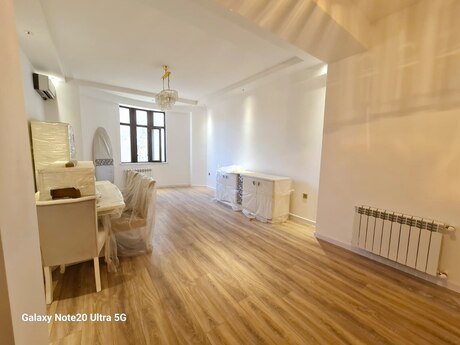 3 otaqlı yeni tikili - Bakıxanov q. - 130 m²