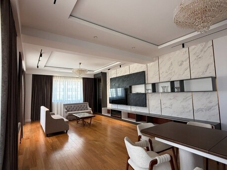 Kirayə 4 otaqlı mənzil, 250 m², Ağ şəhər: 5 000 ₼/ay 4