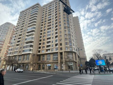 4 otaqlı yeni tikili - Elmlər Akademiyası m. - 222 m²