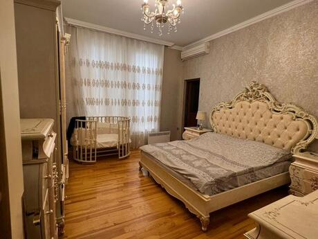 9 otaqlı həyət evi/bağ evi - Binəqədi r. - 655 m²