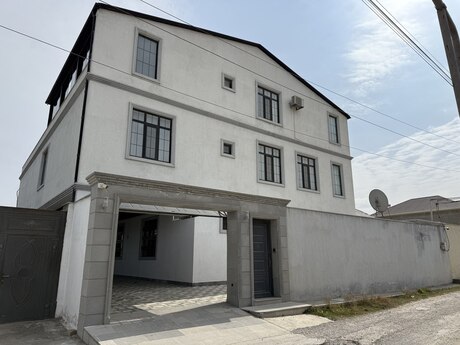 7 otaqlı həyət evi/bağ evi - Novxanı q. - 600 m²