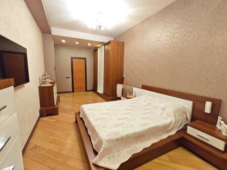 4 otaqlı yeni tikili - 28 May m. - 200 m²