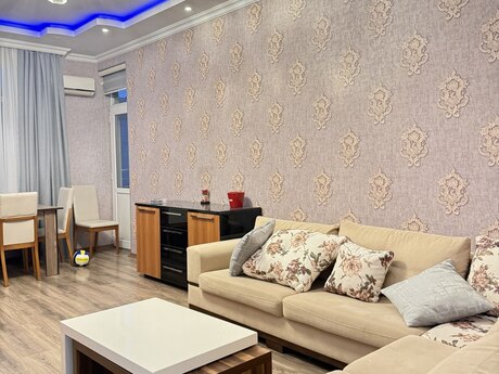 2-комн. новостройка - м. 8 ноября - 90 м²